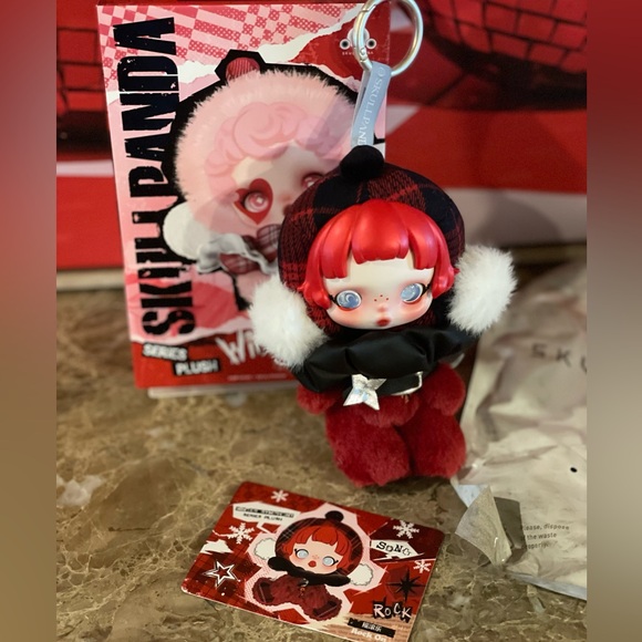 POP MART NIB ROCK ON SKULLPANDA Winter Symphony Series Plush CONFIRMED-VERIFIED - Picture 1 of 17